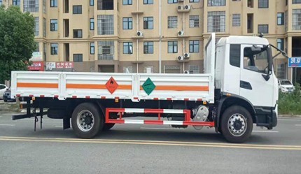 東風(fēng)天錦VR(4x2)氣瓶運(yùn)輸車 東風(fēng)天錦VR(4x2)氣瓶運(yùn)輸車