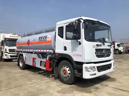 國六12噸東風(fēng)多利卡D9油罐車多方位圖片 國六12噸東風(fēng)多利卡D9油罐車多方位圖片