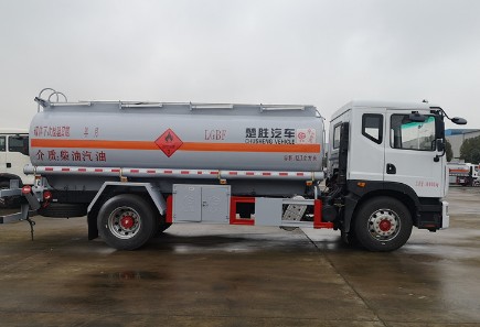 國六12噸東風(fēng)多利卡D9油罐車多方位圖片 國六12噸東風(fēng)多利卡D9油罐車多方位圖片