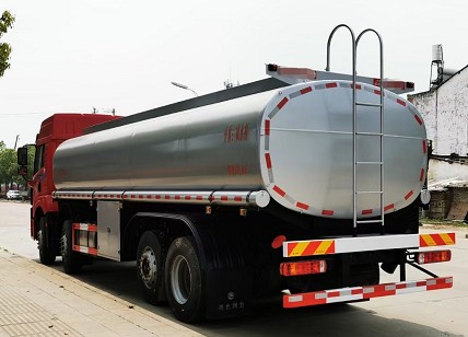 國六解放捍威前四后六普通液體運(yùn)輸車圖片 國六解放捍威前四后六普通液體運(yùn)輸車圖片