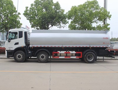 國(guó)六東風(fēng)天錦小三軸普通液體運(yùn)輸車圖片 國(guó)六東風(fēng)天錦小三軸普通液體運(yùn)輸車圖片