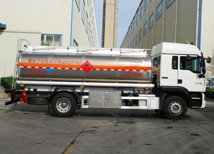 國(guó)六重汽豪沃15.8方鋁合金運(yùn)油車 國(guó)六重汽豪沃15.8方鋁合金運(yùn)油車