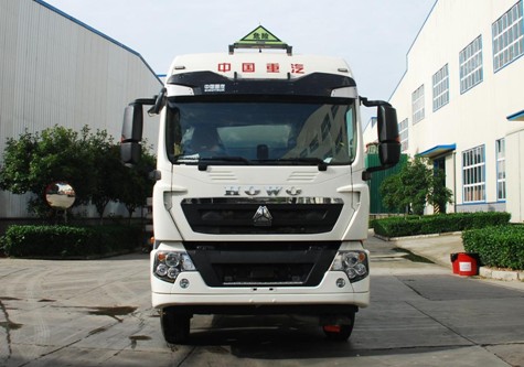 國(guó)六重汽豪沃15.8方鋁合金運(yùn)油車 國(guó)六重汽豪沃15.8方鋁合金運(yùn)油車