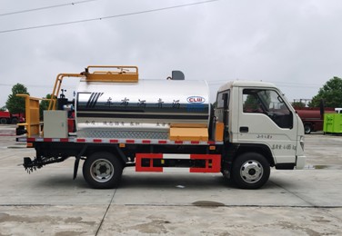 3.7立方福田藍(lán)牌普通型瀝青灑布車 3.7立方福田藍(lán)牌普通型瀝青灑布車