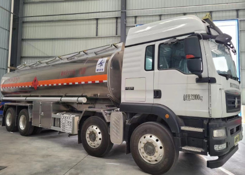 重汽汕德卡前四后八20噸油罐車(chē) 重汽汕德卡前四后八20噸油罐車(chē)