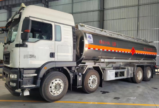 重汽汕德卡前四后八20噸油罐車(chē) 重汽汕德卡前四后八20噸油罐車(chē)