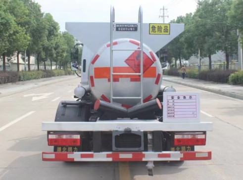 東風(fēng)多利卡1.92方藍(lán)牌易燃液體罐式運(yùn)輸車_潤(rùn)知星牌SCS5041GRYEQ6型易燃液體罐式運(yùn)輸車 東風(fēng)多利卡1.92方藍(lán)牌易燃液體罐式運(yùn)輸車_潤(rùn)知星牌SCS5041GRYEQ6型易燃液體罐式運(yùn)輸車