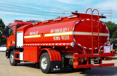 消防紅重汽汕德卡10噸加油車_潤知星牌SCS5184GJYZZ6型加油車 消防紅重汽汕德卡10噸加油車_潤知星牌SCS5184GJYZZ6型加油車